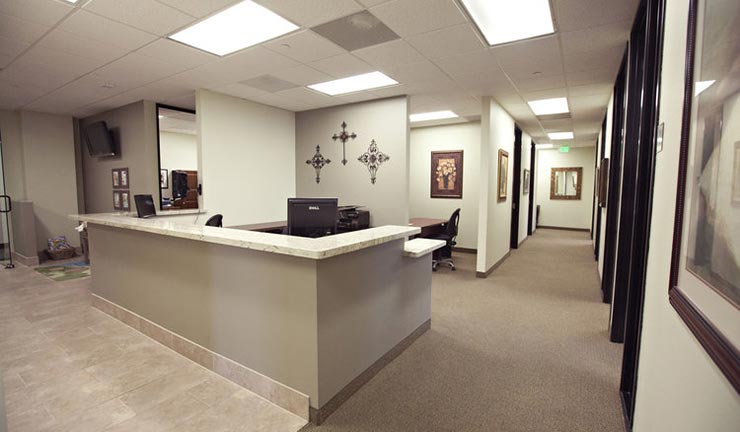 receptionist desk of DiSiena & Irvine Chiropractic, Brain Wellness, and Nutrition