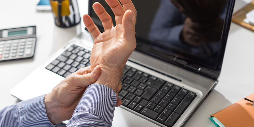 patient needing carpal tunnel syndrome chiropractor in Irvine