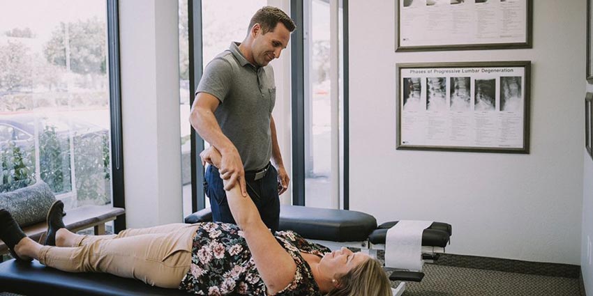 patient receiving applied kinesiology in Irvine